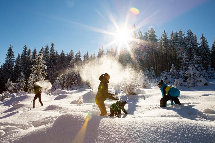 Winterspaß_Schnee_Familie Foto TVE_Studio2media