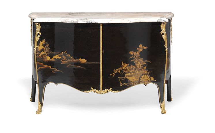 John Cobb, attributed: A George III bombe commode. c. 1765-70. Estimate: DKK 1.5 mill. / € 200,000