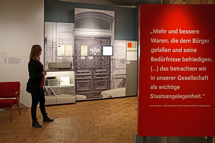 Schautafel mit Zitat von Honecker zur Formgestaltung 