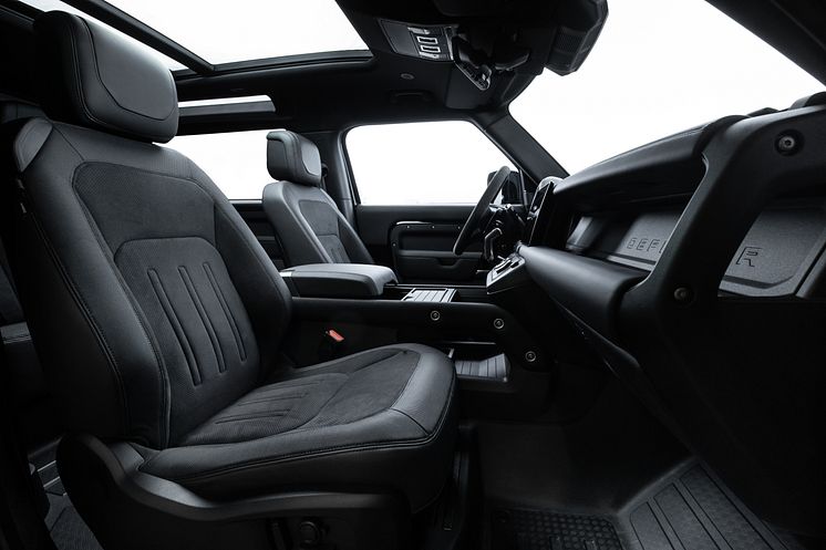 LR_DEF_V8_INTERIOR_22MY_250221_17