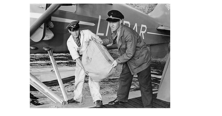 Flypost. Foto, Norsk Postmuseum.png