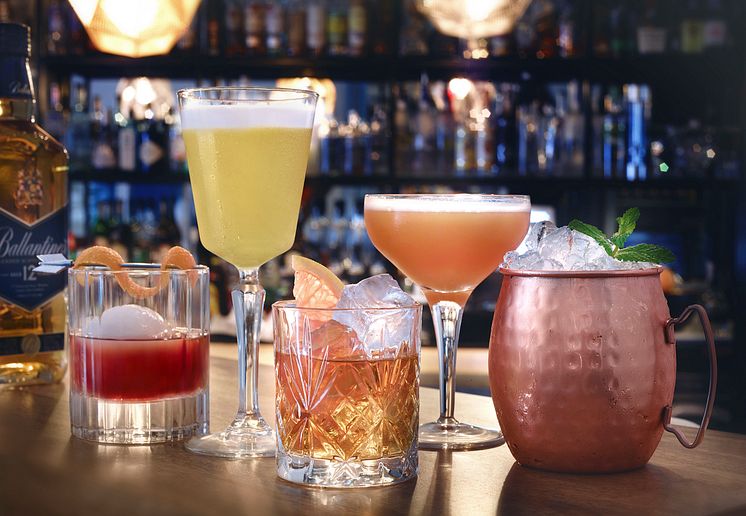 Viele Cocktail Klassiker lassen sich auch ganz ohne Plastikstrohhalm genießen