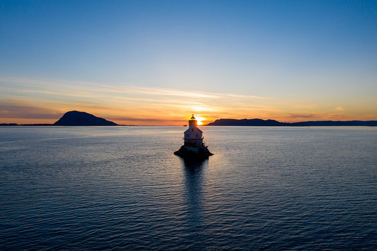 Stabben Lighthouse - Photo - Visit Fjordkysten.JPG