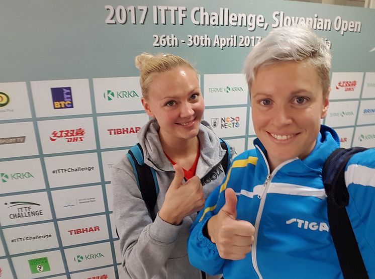 Georgina Pota och Matilda Ekholm efter segern i Slovenien.