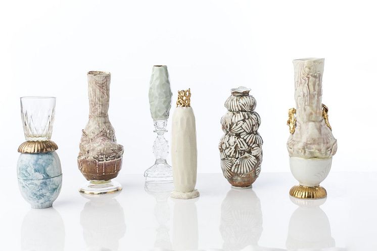 Materialcollage aus Porzellan, Gold und Glas von Sarah Pschorn