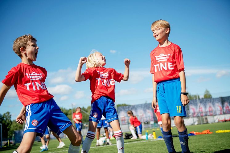 TINE viderefører avtalen med NFF, og tusenvis av barn i hele Norge er sikret nye sesonger med TINE Fotballskole