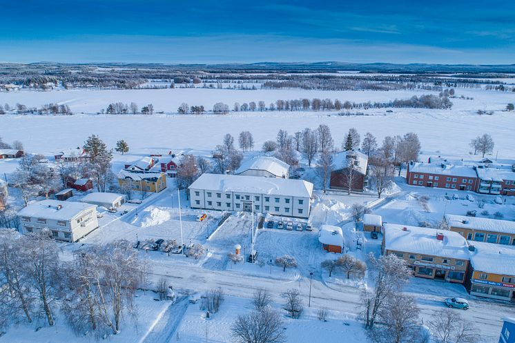 Överkalix kommunhuset vinter drönarfoto.jpg