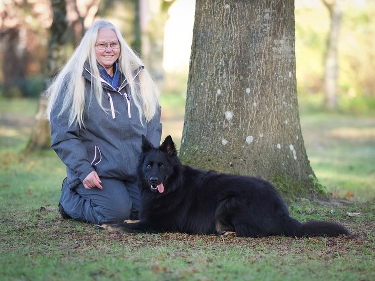 Årets Tjänstehund 2024 Gino med matte Annika Bengtsson Foto Hanna Nilsson.jpg
