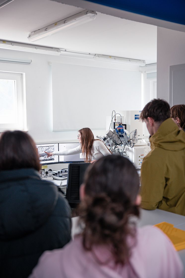 Parler Gymnasium besucht Umicore Galvanotechnik  2025