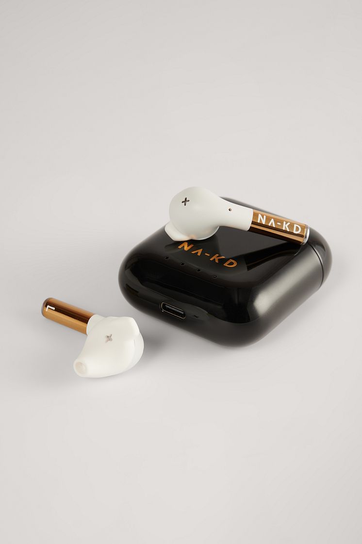 Nakd_Wireless_Earphones_1714-000000-9343_