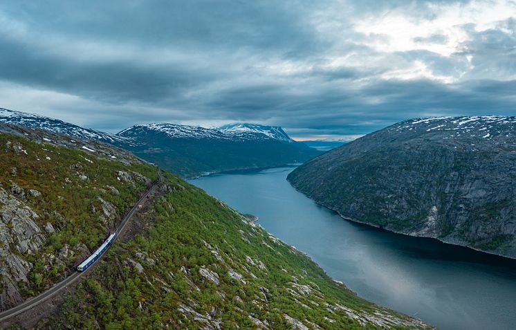 Fjord Cruise Narvik korresponderer med Arctic Train