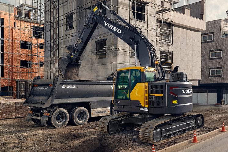 Volvo ECR145E och ECR235E - bandgrävare med kort svängradie