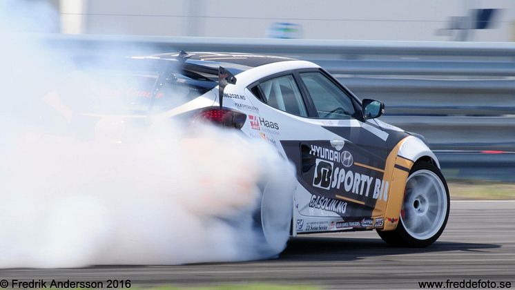 Veloster drifting