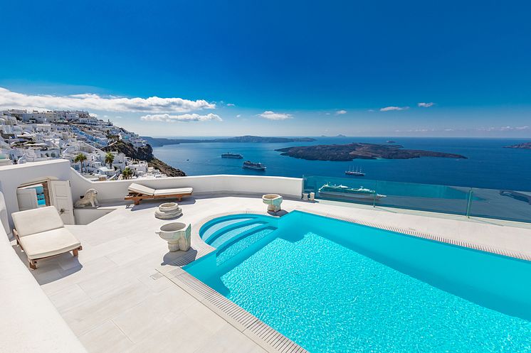 DEST_GREECE_SANTORINI_THEME_RESORT_POOL_LUXURY_HOTEL_PATIO_VIEW-shutterstock-portfolio_1564445905_Universal_Within usage period_80149