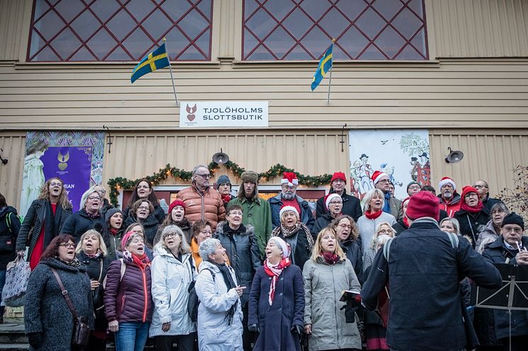 Musik och glädje på julmarknaden