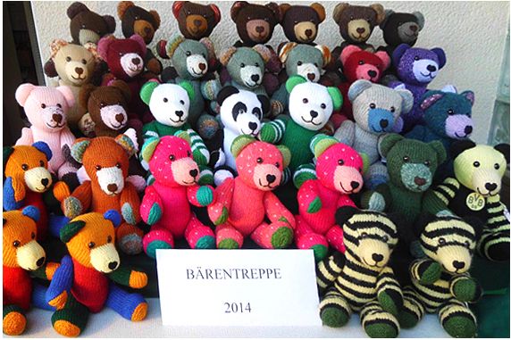 Strickbärchen für den Weihnachtsstand 2014