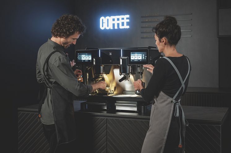 WMF_Coffee_Machines_espresso_NEXT_Image_Location_Work_Parallel_01_en