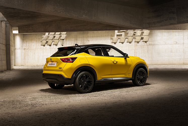 JUKE MC 2024 - Exterior _ iconic yellow body color - N-Sport - side static view.jpg
