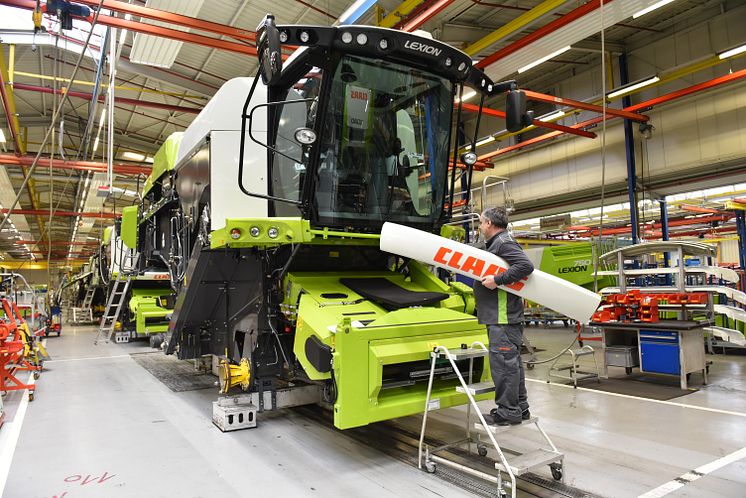 390365 LEXION production in Harsewinkel