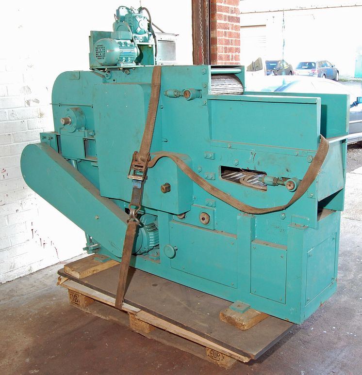 EM02 13 Tobacco processing machine