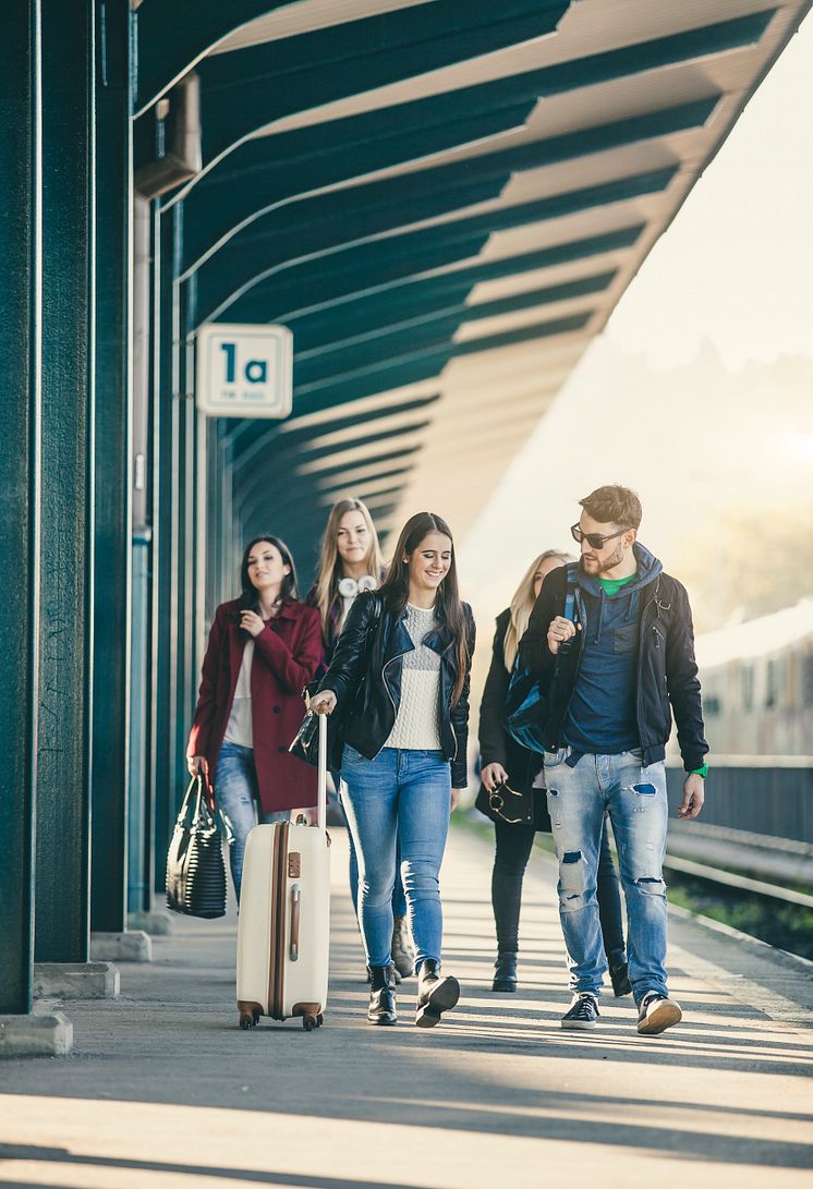 Studenter på perrong