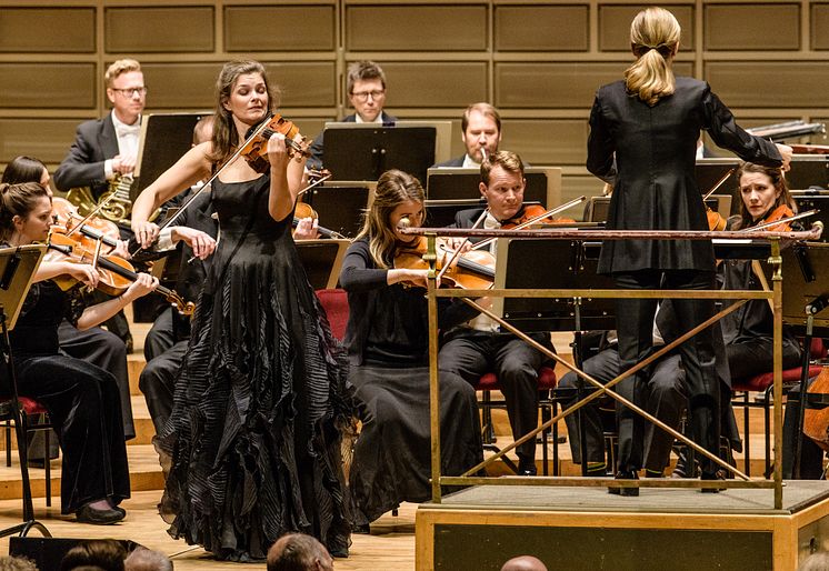  Kungliga Filharmonikerna Janine Jansen spelar Bruch 