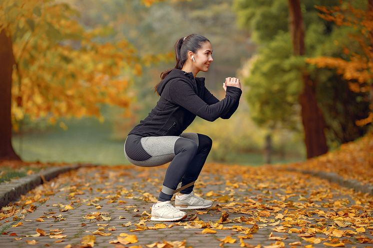 sports-girl-black-top-training-autumn-park