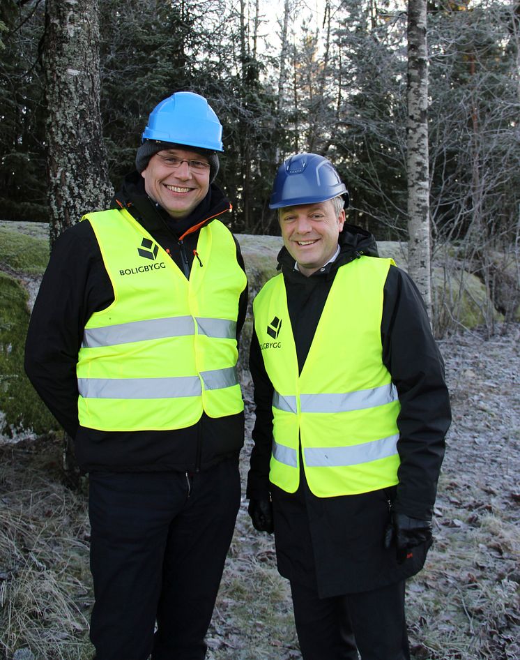 Boligbyggs eiendomsdirektør Tom-Erik Holte sammen med byråd for helse og sosiale tjenester, Øystein Eriksen Søreide.