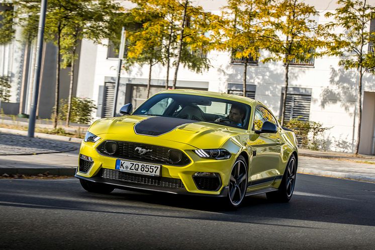 FordMustangMach1_GrabberYellow_016