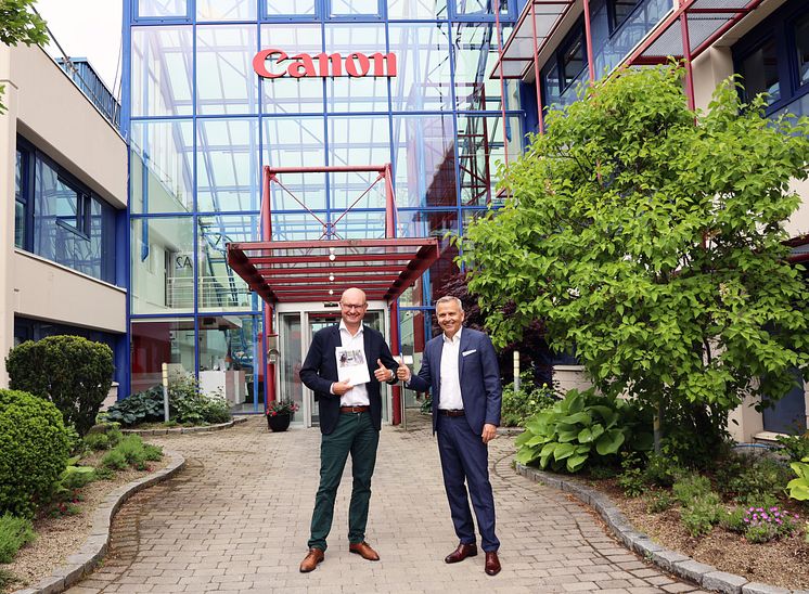 Fra venstre Martin Lorentzen kundeansvarlig hos Canon og Kim Henriksen Direktør for Canon Norges Storkunde-satsing