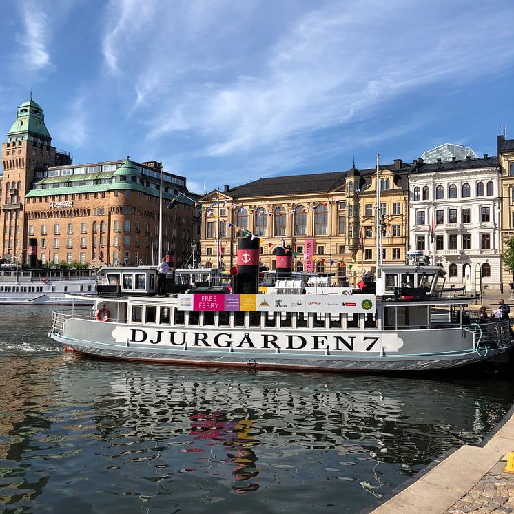 Gratisfärjan till Djurgården vid kaj