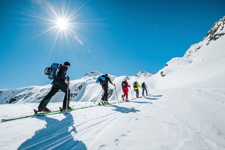Skitourengruppe am Gotthardpass