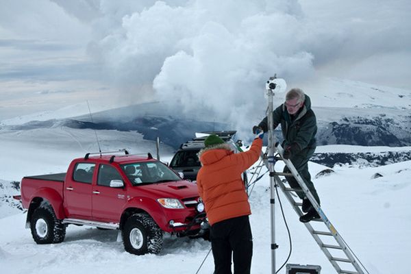 Installation av GPS station på Island