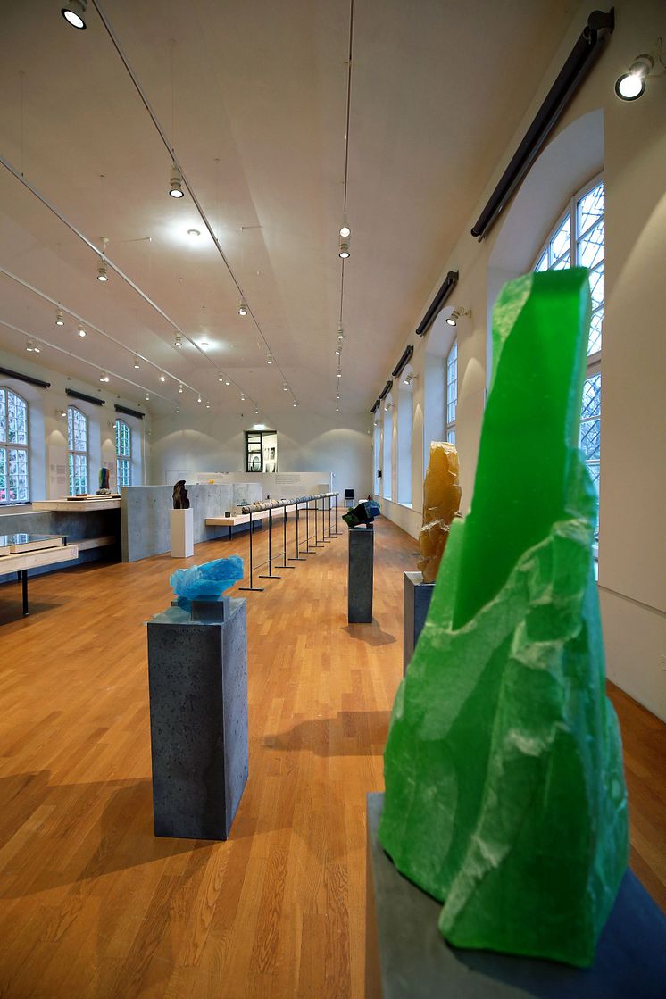 Gläserne Steine in der Orangerie