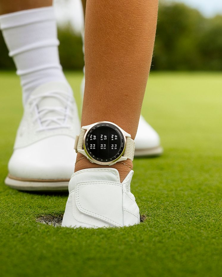 Approach S50, Ivory, wrist.jpg
