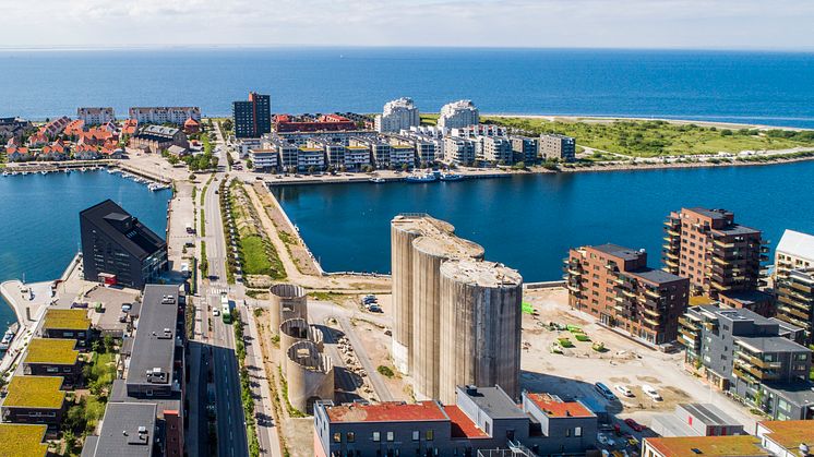 Silorna i Limhamn med Ön i bakgrunden