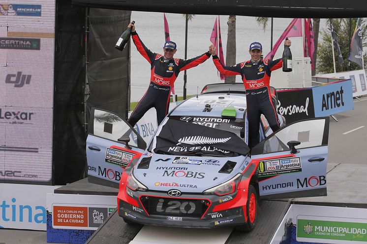 WRC-seier til Hayden Paddon og kartleser John Kennard i den nye i20 WRC