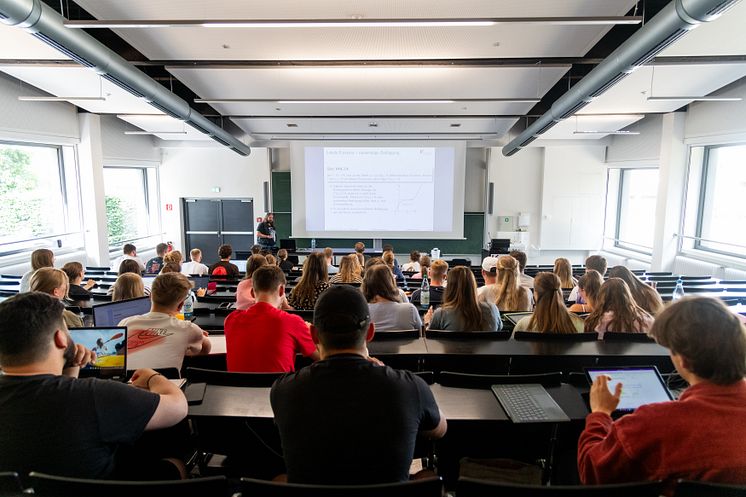 Neue Chancen für einen Studienplatz: Losverfahren für zulassungsbeschränkte Studienfächer an der Universität Vechta gestartet | Germanistik und Sachunterricht