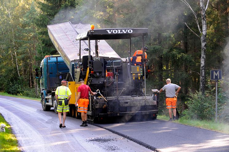Asfaltläggare Volvo ABG6870 hos Sandahls Grus & Asfalt AB - 1