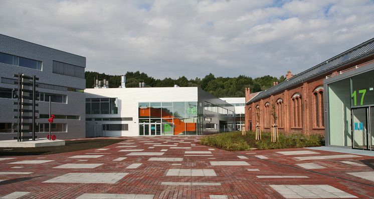 Campus / Haus 16 und Hörsaalzentrum Halle 17