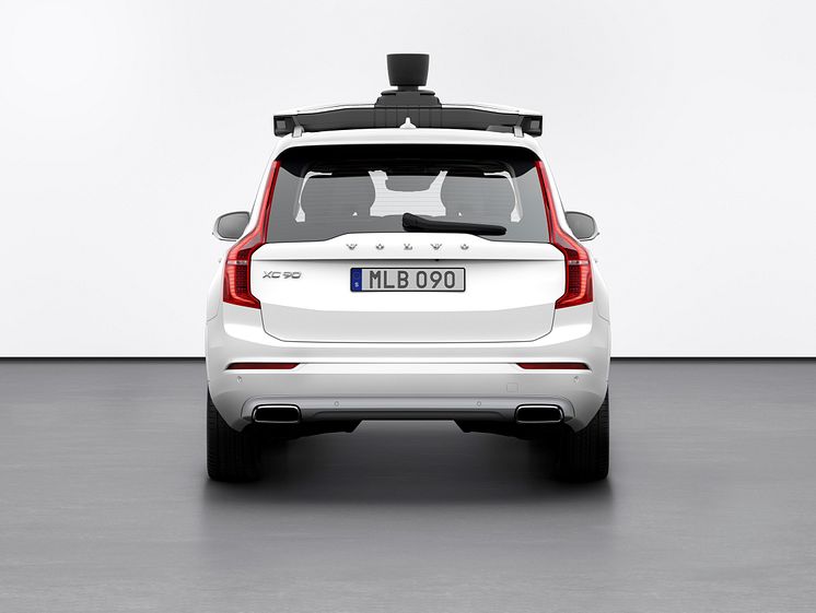 Volvo_Cars_and_Uber_present_production_vehicle_ready_for_self-driving  4