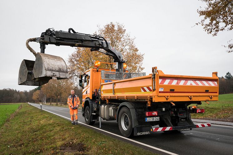 Der Scania G 370 verfügt über einen zentralen Load-Sensing-Pumpenantrieb.