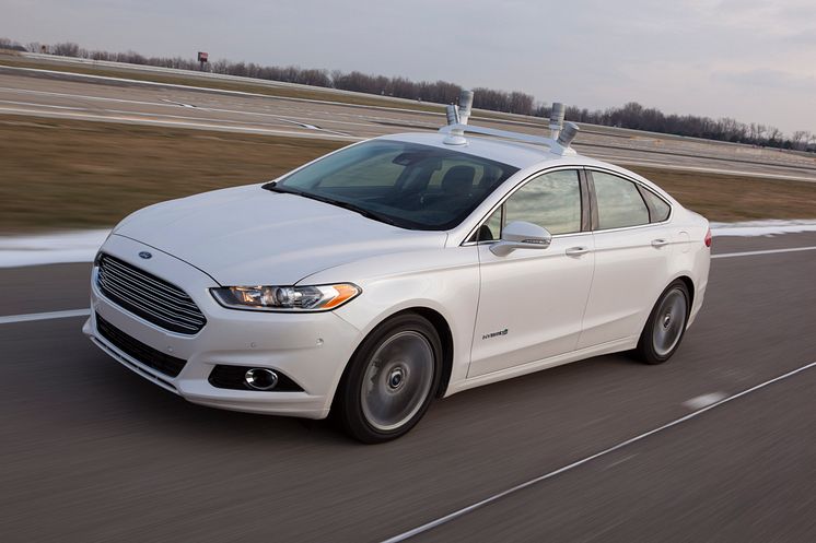 Ford esittelee automatisoidun Fusion Hybrid -tutkimusauton