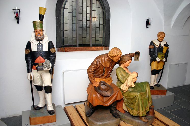 Glanzleistung der Holzbildhauerkunst: Die Bergmännische Krippe in der Bergkirche St. Marien Annaberg -Buchholz