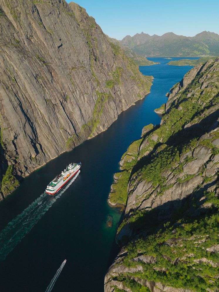 MS_Nordkapp_Trollfjorden_Norway_15262_Photo_Trym_Ivar_Bergsmo_Hurtigruten