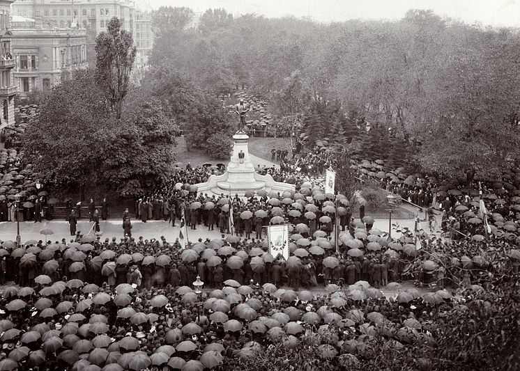 Ett tidigt Göteborgsfotografi, ingår i boken Göteborg 400 och utställningen Inzoomat. 