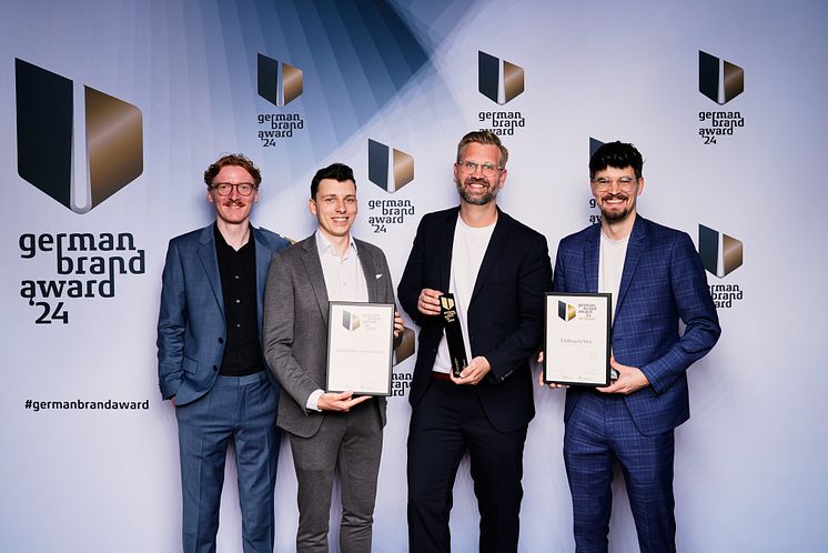 "congstar FAIRsprochen" und "Gaming ohne Grenzen Award" erhalten German Brand Award. V.l.n.r.: Florian Düker, Julian Dietes (beide Faktor 3 AG), Timo Wakulat (congstar)   und Simon Wimmeler (Maniac Studios)