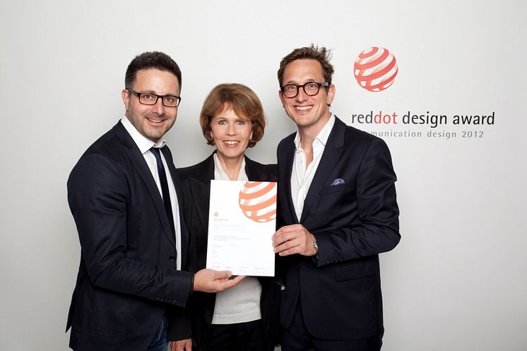 Red Dot Award-Gewinner: Carsten Frederik Buchert (Leiter Marketing & Communications, Felix Burda Stiftung), Dr. Christa Maar (Vorstand, Felix Burda Stiftung), Jan Kruse (Geschäftsführer, Ligalux)