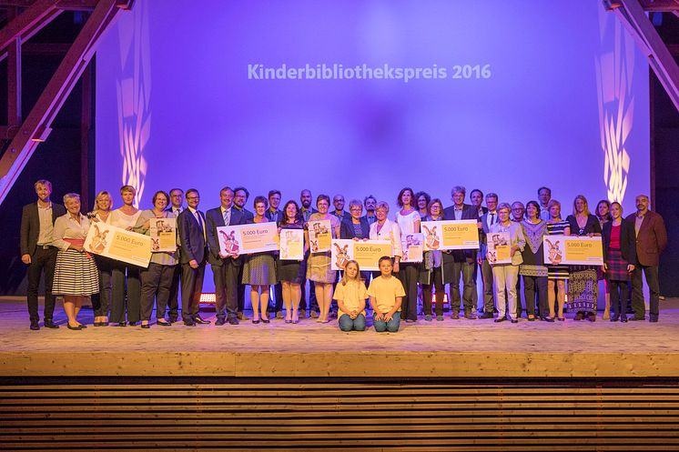 Alle Preisträger des Kinderbibliothekspreises 2016 des Bayernwerks