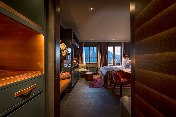 Entré till gästrum på HUUS Hotel, Gstaad, designat av Stylt Trampoli